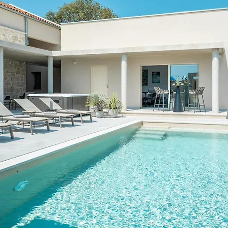 Utopia ウグリャン